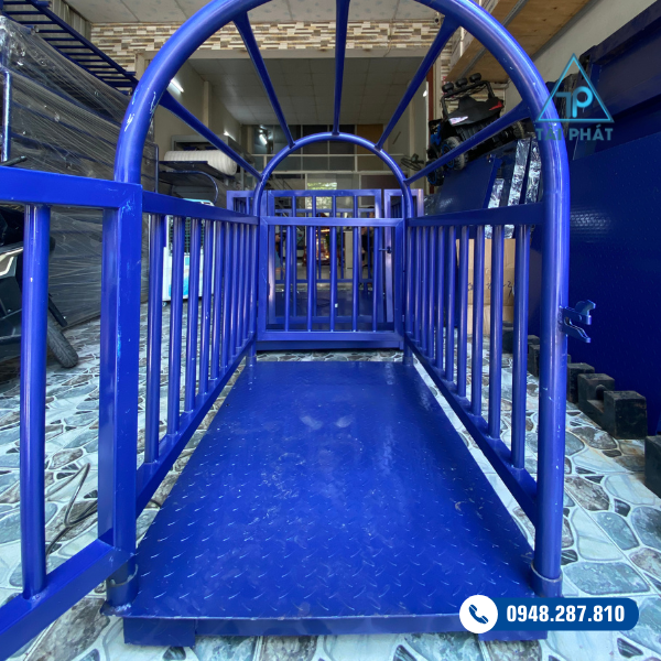 Cách Chọn Cân Heo Điện Tử Phù Hợp Theo Quy Mô Chăn Nuôi 3 Khung lồng sắt sơn chống gỉ - chắc chắn