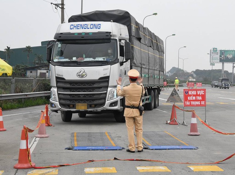 Cân xe tải điện tử – Mua giá rẻ, rước họa vào thân? 2 Xử Lý Cân Xe Tải Quá Tải Trọng