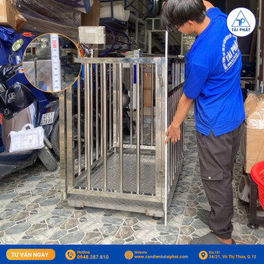 CÂN HEO ĐIỆN TỬ INOX 300KG B19S 11 Chiều cao tổng thể của cân heo điện tử inox 120x80cm